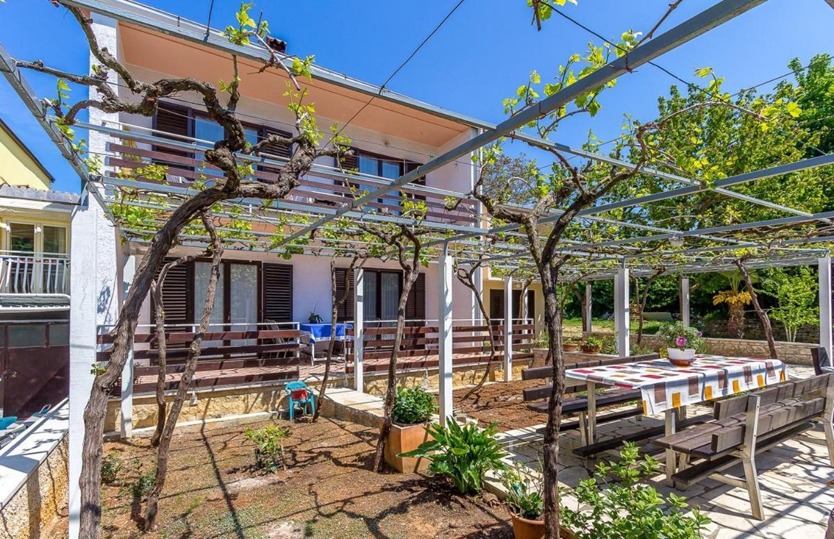 Apartments Dragica Valbandon Exterior foto